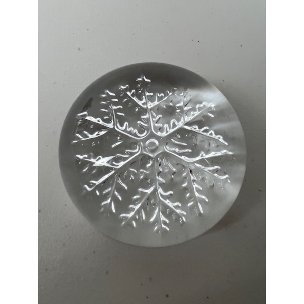Avon 24% Lead Crystal Snowflake Domed Paperweight Holiday made by Cristal France - Picture 11 of 11